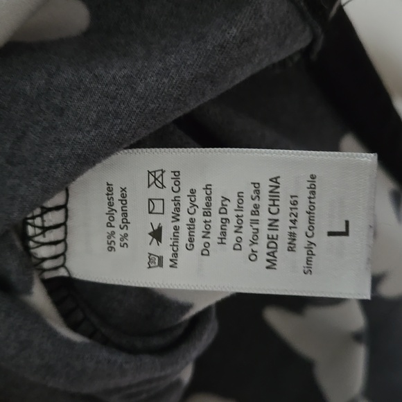 Black and White Floral Long Sleeve NORA Top- LulaRoe- Large - Picture 7 of 9